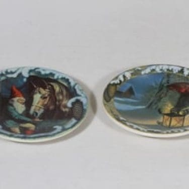 Arabia Joulutonttu koristelautaset, 2 kpl, suunnittelija Anders Olsson, serikuva, jouluaihe