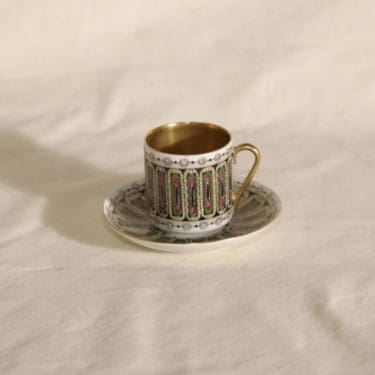 Arabia Hillevi mokkakuppi, käsinmaalattu, suunnittelija Esteri Tomula, käsinmaalattu