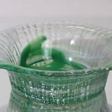 Riihimäen lasi Tupru kulho, vihreä-kirkas, suunnittelija Nanny Still, massiivinen