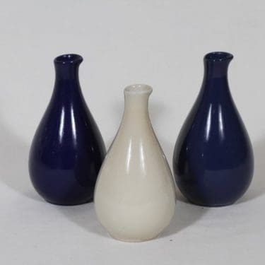 Arabia KA etikkakaatimet, eri värejä, 3 kpl, suunnittelija , koristelematon