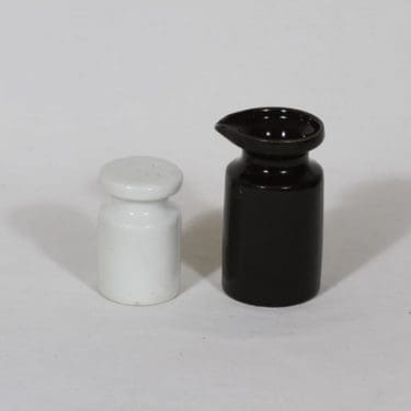 Arabia mausteikot, eri värejä, 2 kpl, suunnittelija Gunvor Olin-Grönqvist,