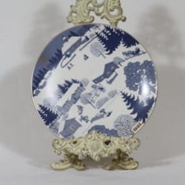 Arabia Joululautanen vuosilautanen, 1983, suunnittelija Raija Uosikkinen, 1983, serikuva