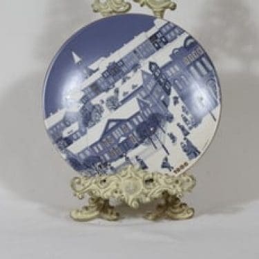 Arabia Joululautanen vuosilautanen, 1986, suunnittelija Raija Uosikkinen, 1986, serikuva