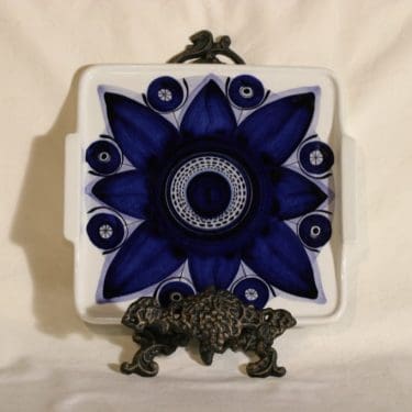 Arabia AJ 61 tarjotin, käsinmaalattu, suunnittelija Svea Granlund, käsinmaalattu