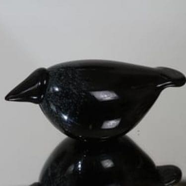 Nuutajärvi koristelintu, Variksenpoika (Baby Crow), suunnittelija Oiva Toikka, Variksenpoika (Baby Crow), pieni, signeerattu