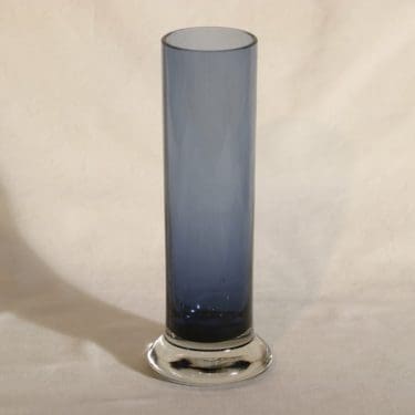 Nuutajärvi maljakko, signeerattu, suunnittelija Unto Suominen, signeerattu