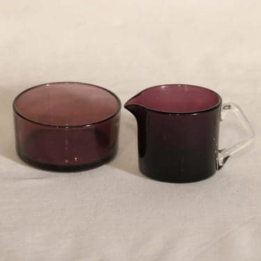 Riihimäen lasi Rosso sokerikko ja kermakko, lila, suunnittelija Nanny Still,
