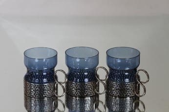 Iittala Tsaikka teelasit, sininen, 3 kpl, suunnittelija Timo Sarpaneva, metallikahva