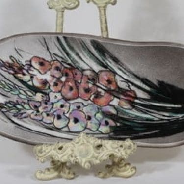 Arabia seinälaatta, Hänelle, suunnittelija Heljä liukko-Sundström, Hänelle, suuri, serikuva, signeerattu