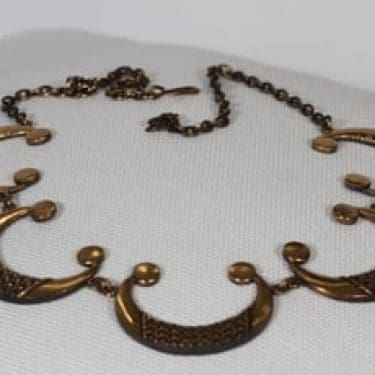 Turun hopea kaulakoru, pronssi, suunnittelija Pentti Sarpaneva, pronssi