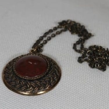 Turun hopea Jaspis kaulakoru, pronssi, suunnittelija Pentti Sarpaneva, pronssi