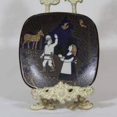 Arabia vuosilautanen, 1991, suunnittelija Raija Uosikkinen, 1991, Kalevala-aihe