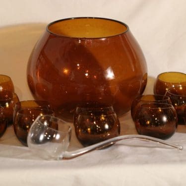 Humppila Talonpoika boolimalja, kauha ja 12 lasia, suunnittelija Kerttu Nurminen,