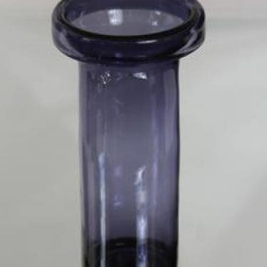 Riihimäen lasi Ametisti maljakko, sinipunainen, suunnittelija Nanny Still,