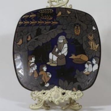 Arabia juhlalautanen, suunnittelija Raija Uosikkinen, suuri, serikuva, Kalevala-aihe