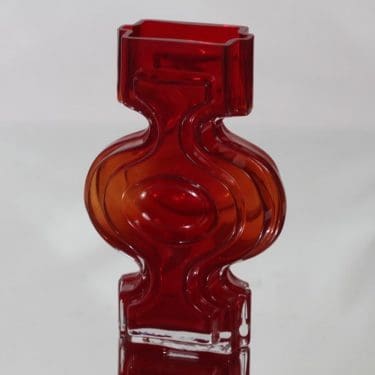 Riihimäen lasi Emma maljakko, rubiininpunainen, suunnittelija Helena Tynell,