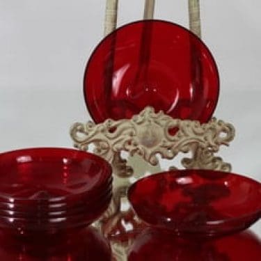 Nuutajärvi 1203 lautaset, rubiininpunainen, suunnittelija , pieni