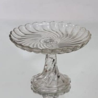 Nuutajärvi 56.1 vati, jalallinen, suunnittelija , jalallinen