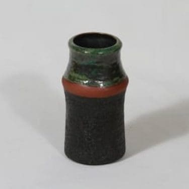 Kupittaan savi maljakko, signeerattu, suunnittelija Orvokki Laine, signeerattu, käsindreijattu