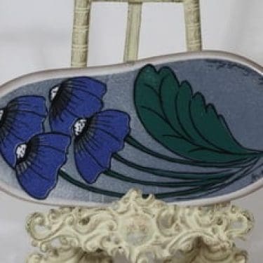 Arabia koristelaatta, Sateenvarjokukat, suunnittelija Heljä Liukko-Sundström, Sateenvarjokukat, serikuva