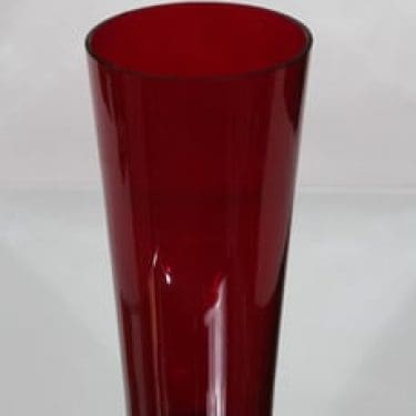 Nuutajärvi Kartio maljakko, rubiininpunainen, suunnittelija Kaj Franck, suuri