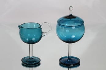 Riihimäen lasi Harlekiini sokerikko ja kermakko, sininen, suunnittelija Nanny Still,