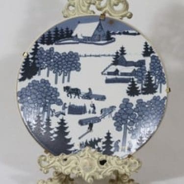 Arabia Joululautanen vuosilautanen, 1979, suunnittelija Raija Uosikkinen, 1979, serikuva