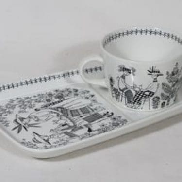 Arabia Emilia kuppi- ja erikoislautanen, suunnittelija Raija Uosikkinen, 20 cl, kuparipainokoriste