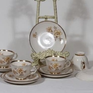 Arabia Myrna kahvikupit ja lautaset, 4 kpl, suunnittelija Olga Osol, siirtokuva