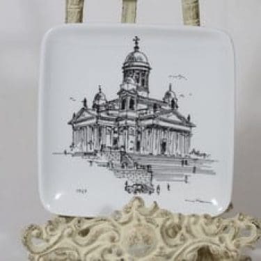 Arabia koristelautanen, suunnittelija Henrik Tikkanen, pieni, serikuva, kirkkoaihe