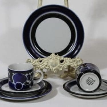 Arabia Saara kahvikupit ja lautaset, 2 kpl, suunnittelija Anja Jaatinen-Winquist, erikoiskoriste, retro