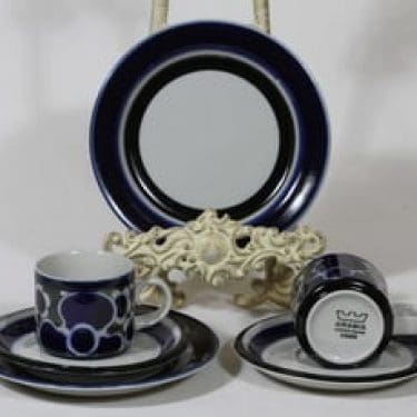 Arabia Saara kahvikupit ja lautaset, 2 kpl, suunnittelija Anja Jaatinen-Winquist, erikoiskoriste, retro