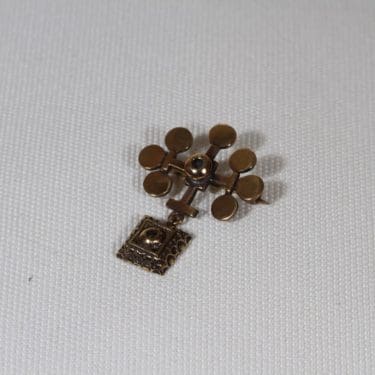 Turun hopea rintakoru, pronssi, suunnittelija Pentti Sarpaneva, pronssi