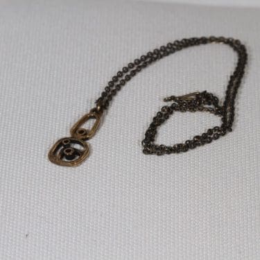 Turun hopea Luu kaulakoru, pronssi, suunnittelija Pentti Sarpaneva, pronssi