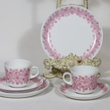 Arabia Leena kahvikupit ja lautaset, punainen, 2 kpl, suunnittelija Raija Uosikkinen, serikuva, retro