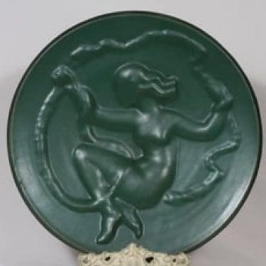 Kupittaan savi Keinumorsian seinälautanen, vihreä lasite, suunnittelija Väinö Aaltonen, suuri