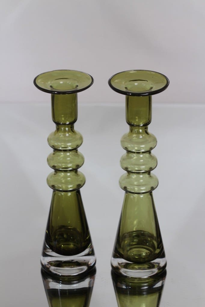 Riihimäen lasi Pagoda kynttilänjalat, oliivinvihreä, 2 kpl, suunnittelija Nanny Still, pieni