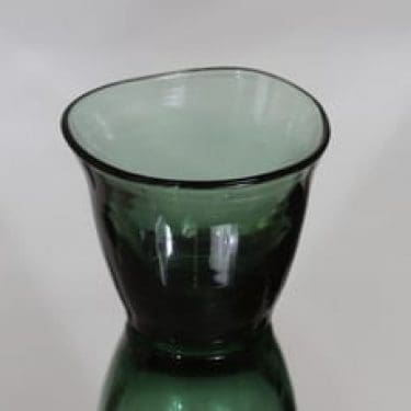 Riihimäen lasi 38/1123 malja, vihreä, suunnittelija Gunnel Nyman, pieni