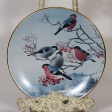 Arabia koristelautanen, Punatulkkuja pihlajassa, suunnittelija von Wright, Punatulkkuja pihlajassa, serikuva, lintuaihe