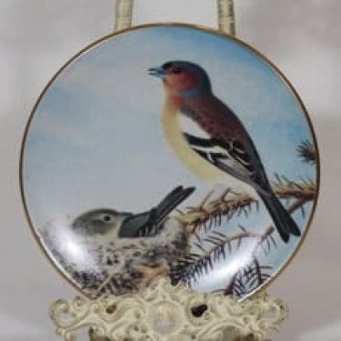 Arabia koristelautanen, Peippopari pesällä, suunnittelija von Wright, Peippopari pesällä, serikuva, lintuaihe