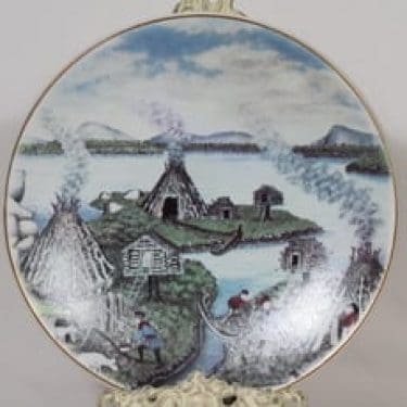 Arabia vuosilautanen, 1980, suunnittelija Andreas Alariesto, 1980, suuri, serikuva, lappiaihe