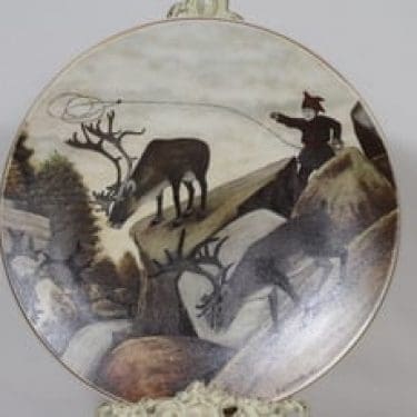 Arabia vuosilautanen, 1983, suunnittelija Andreas Alariesto, 1983, suuri, serikuva, lappiaihe