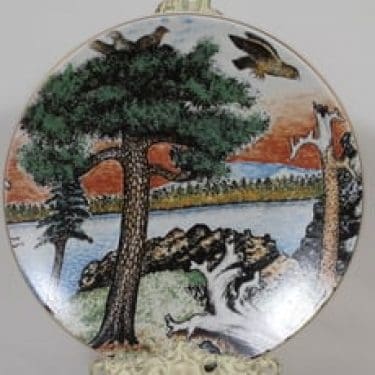 Arabia vuosilautanen, 1985, suunnittelija Andreas Alariesto, 1985, suuri, serikuva, lappiaihe