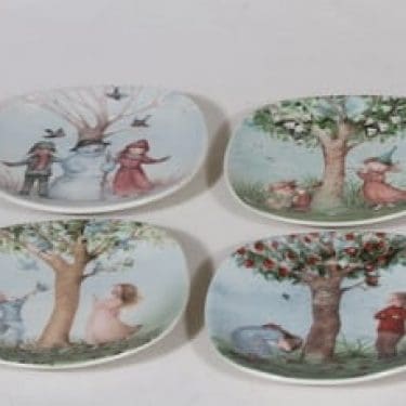 Arabia koristelautaset, 4 kpl, suunnittelija Kaarina Kaila, pieni, serikuva