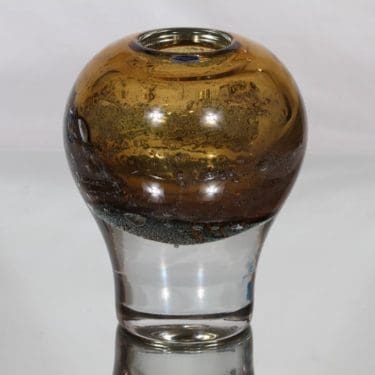 Nuutajärvi Vulcano maljakko, signeerattu, suunnittelija Heikki Orvola, signeerattu, massiivinen