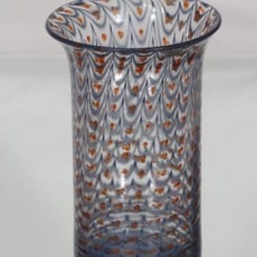 Nuutajärvi Akilleija maljakko, signeerattu, suunnittelija Kerttu Nurminen, signeerattu