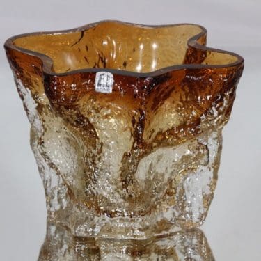 Kumela Liepukka maljakko, signeerattu, suunnittelija Kaj Blomqvist, signeerattu, massiivinen