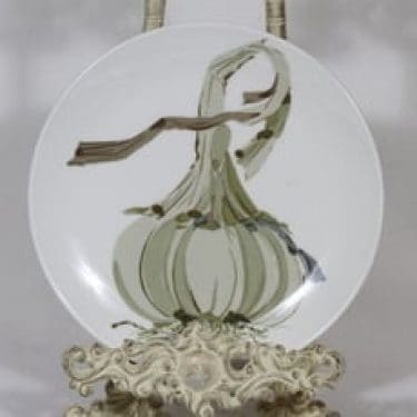 Arabia koristelautanen, suunnittelija Gunvor Olin-Grönqvist, serikuva