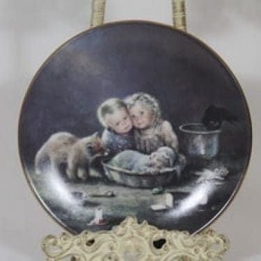 Arabia Sadun totuus koristelautanen, suunnittelija Sussi Anna Åberg, serikuva