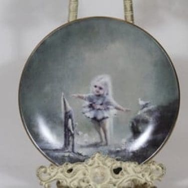 Arabia Sadun totuus koristelautanen, suunnittelija Sussi Anna Åberg, serikuva